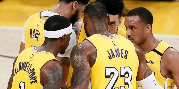 12, 湖人签约自由市场顶级3D球员  